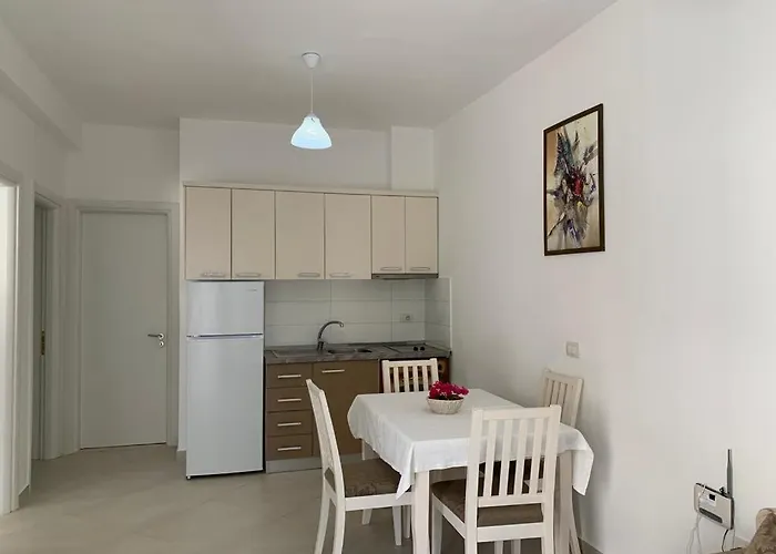 布干维尔湾贝拉维斯塔公寓 * Sarandë