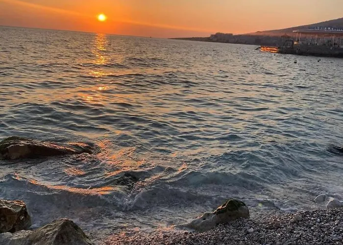 布干维尔湾贝拉维斯塔公寓 Sarandë
