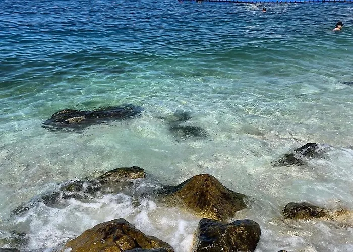 布干维尔湾贝拉维斯塔公寓 * Sarandë