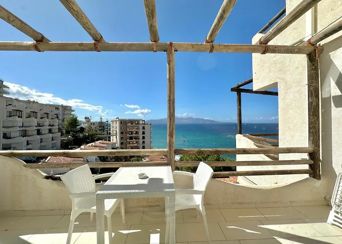 布干维尔湾贝拉维斯塔公寓 Sarandë
