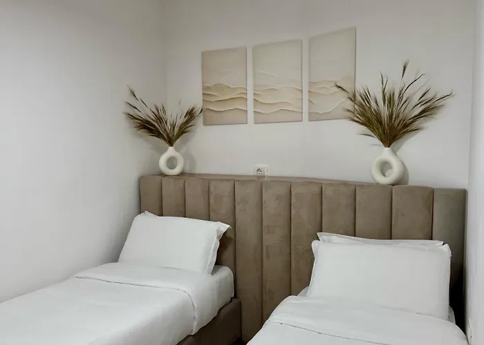 布干维尔湾贝拉维斯塔公寓 * Sarandë